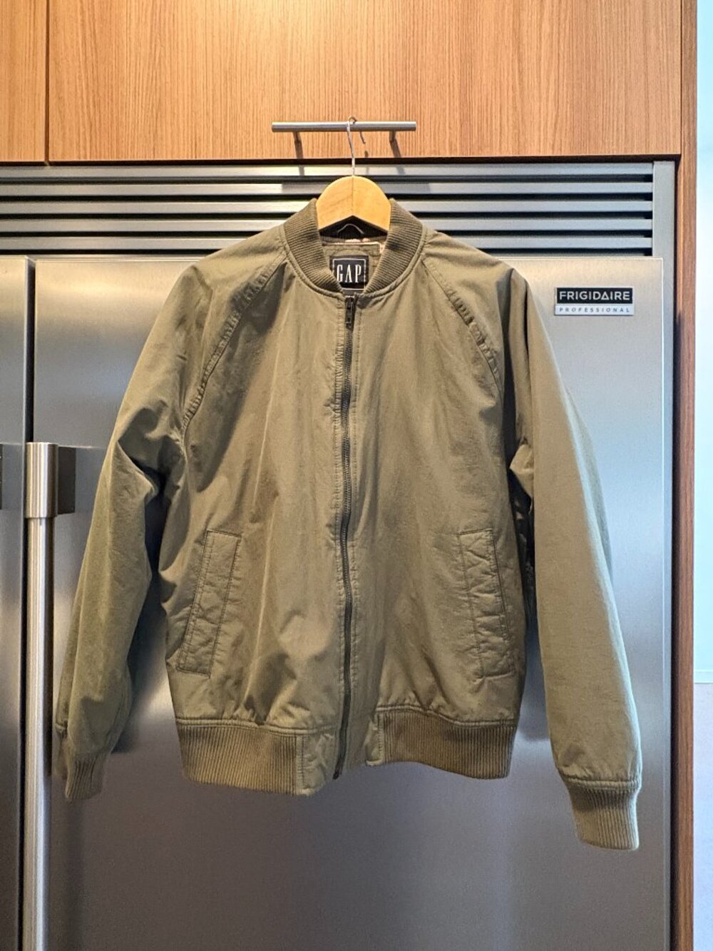 New (no tags) Gap Mens Small Water Resistant Lined Nylon Bomber Jacket.